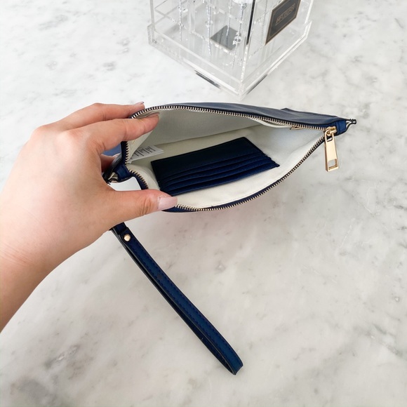 Clutch - Picture 2 of 2